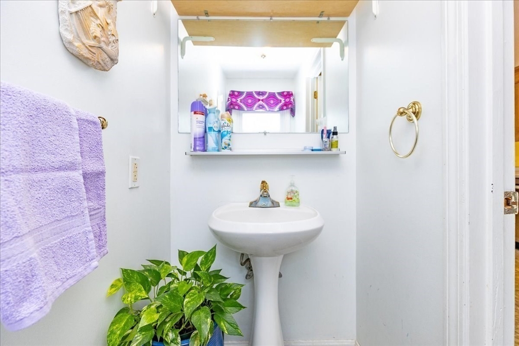 70 Maverick Street Marblehead, MA 01945 - Photo 13 of 38