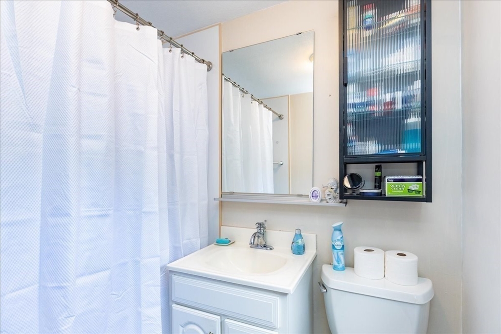 70 Maverick Street Marblehead, MA 01945 - Photo 17 of 38