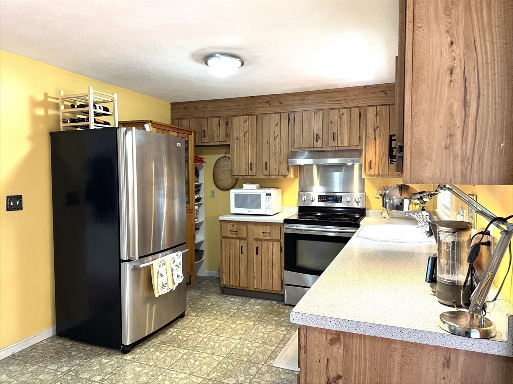 70 Maverick Street Marblehead, MA 01945 - Photo 8 of 38