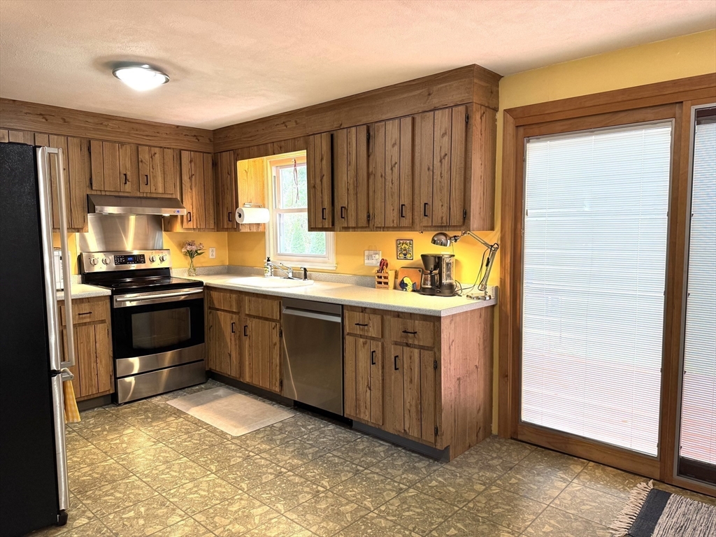 70 Maverick Street Marblehead, MA 01945 - Photo 9 of 38