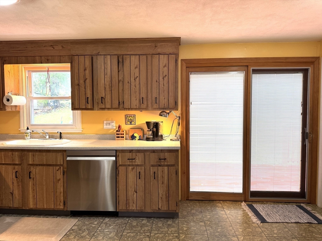 70 Maverick Street Marblehead, MA 01945 - Photo 10 of 38