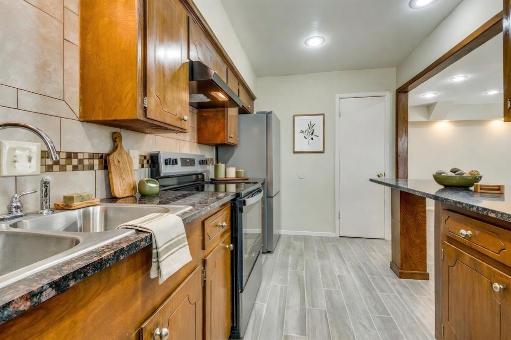 110 Crandall Road Irving, TX 75060 - Photo 2 of 13