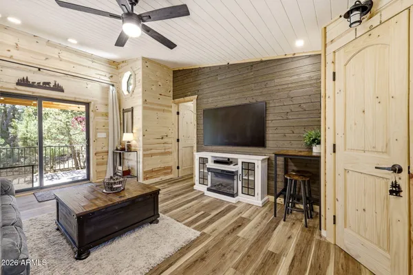 $439,900 | 2787 Deer Hill, Overgaard, AZ 85933