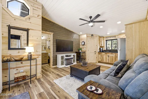 $439,900 | 2787 Deer Hill, Overgaard, AZ 85933