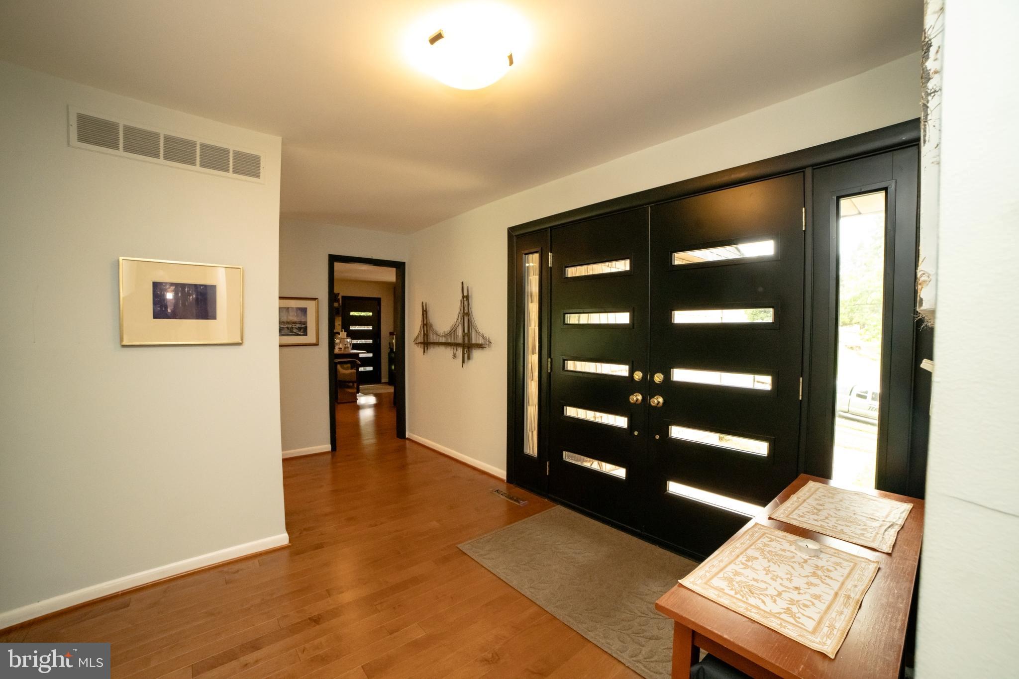 2208 Oxeye Road Baltimore, MD 21209 - Photo 3 of 18 Entry way