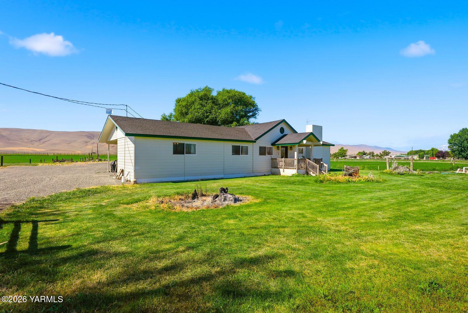 10555 Ashue Road Toppenish, WA 98948 - Photo 3 of 57 10555 Ashue Rd 002