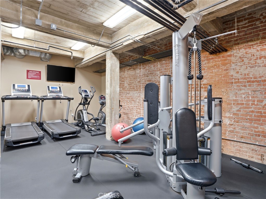 835 Locust Avenue, Unit 212 Long Beach, CA 90813 - Photo 37 of 39 Gym