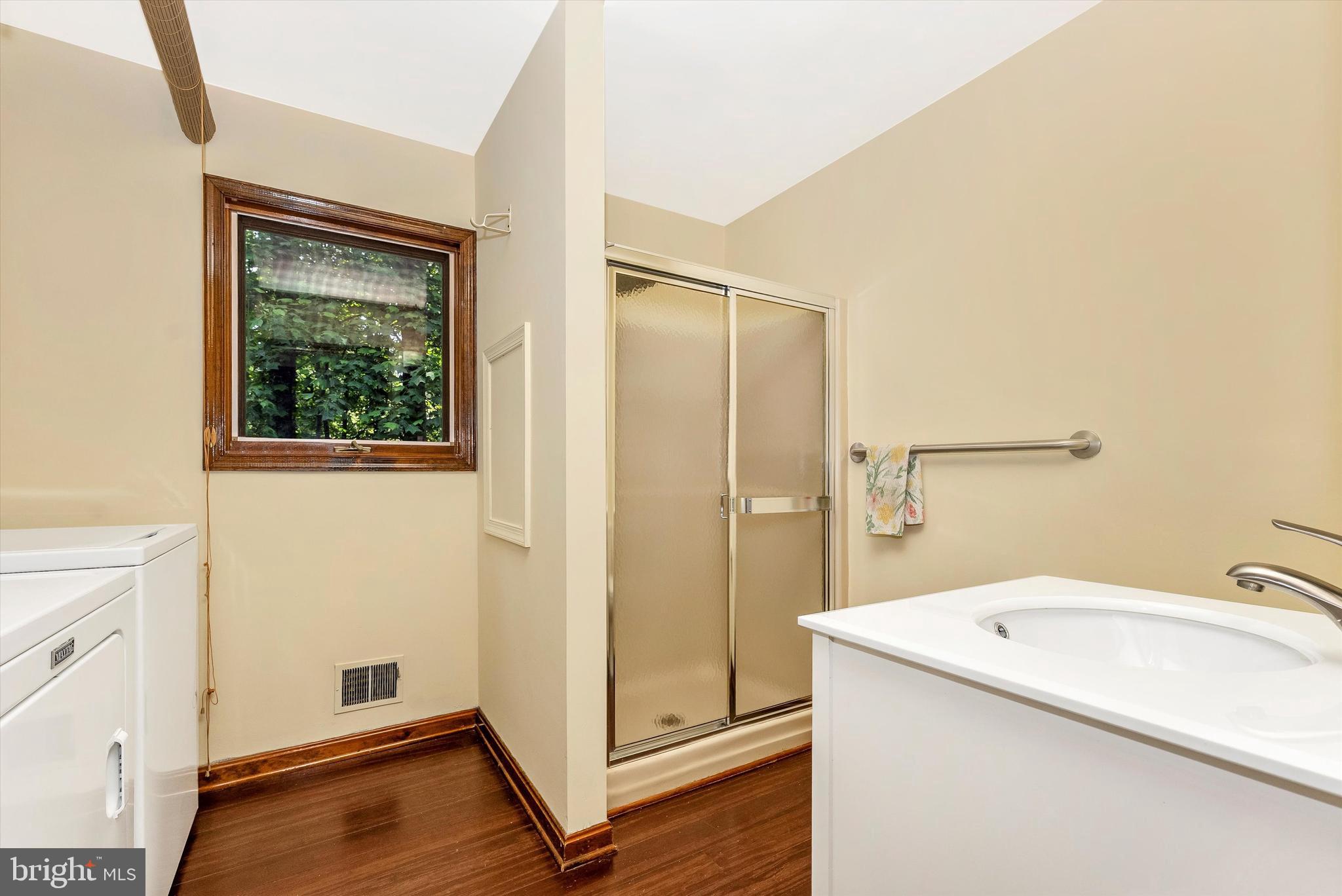 4273 Bill Moxley Road Mount Airy, MD 21771 - Photo 19 of 38 Main Level Full Bath and Laundry