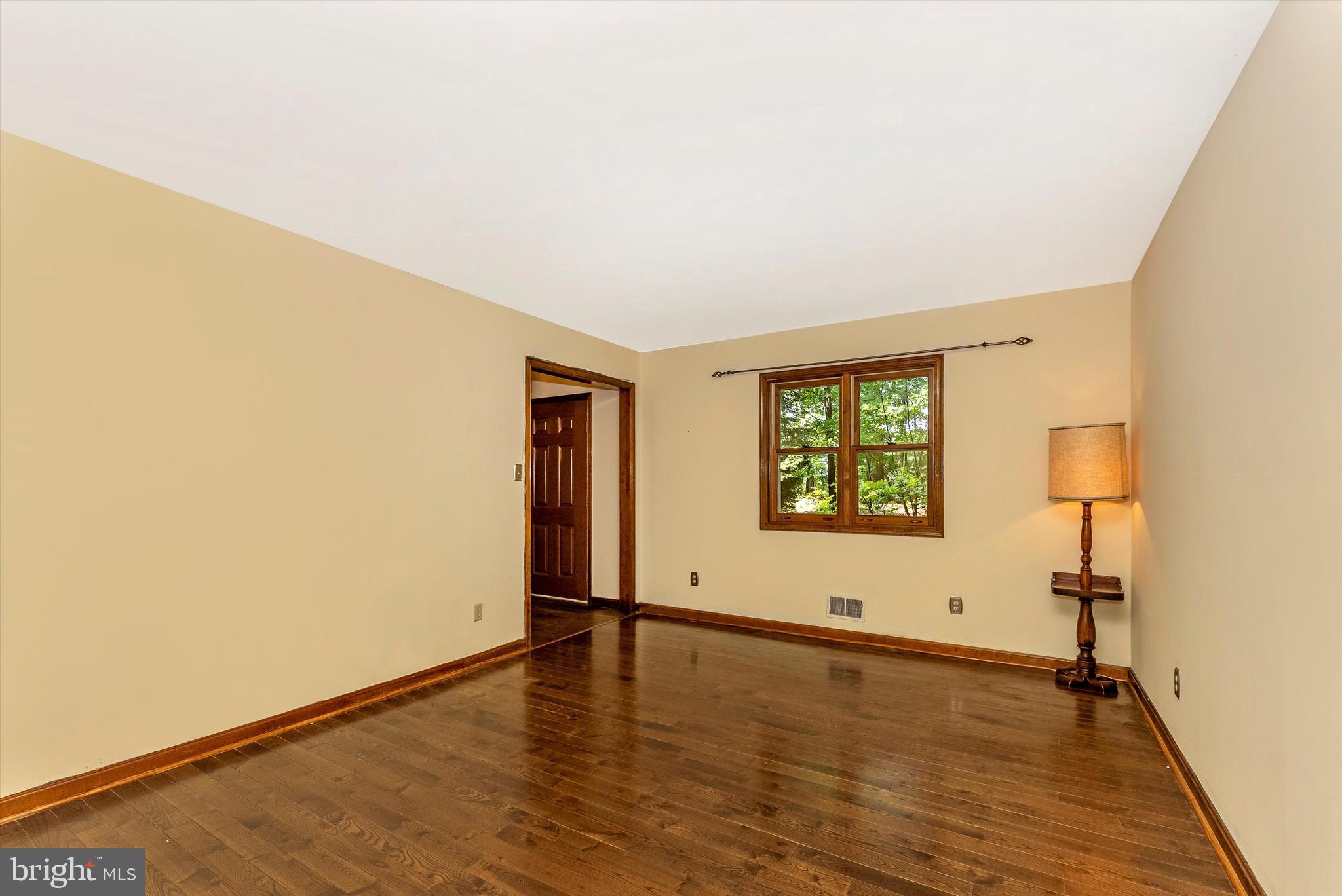 4273 Bill Moxley Road Mount Airy, MD 21771 - Photo 3 of 38 Living Room