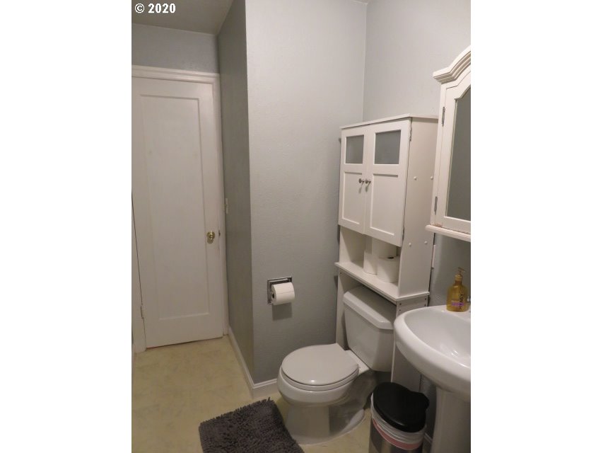 155 North McKinley Street Eugene, OR 97402 - Photo 19 of 31