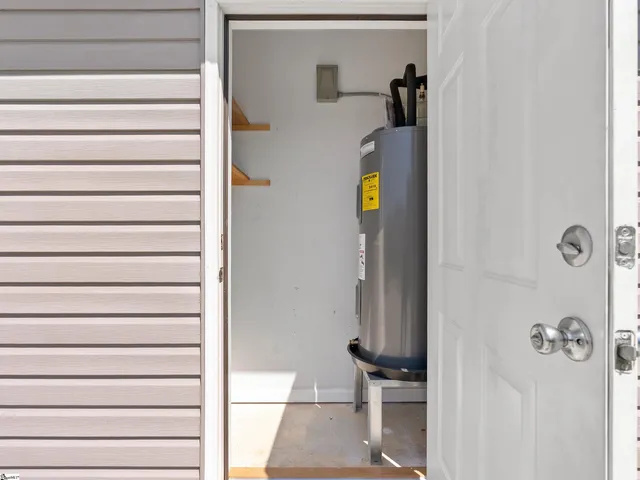 $284,000 | 381 Deer Farm Pond Lane, Fair Play, SC 29643