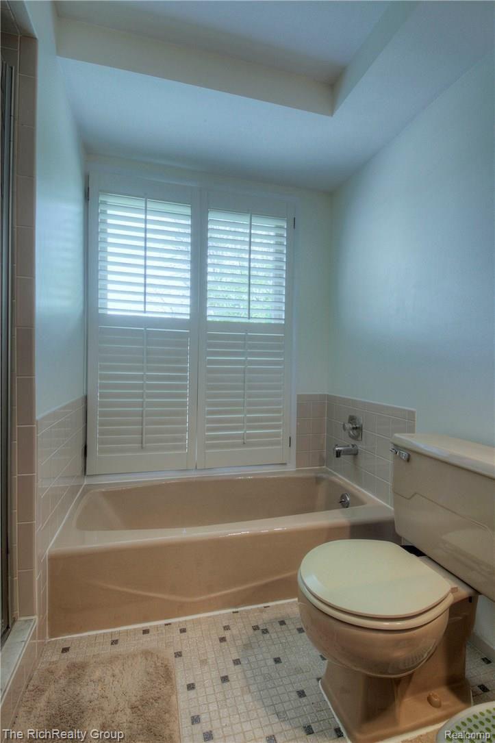 46513 Maidstone Road Canton, MI 48187 - Photo 40 of 56 41.jpg
