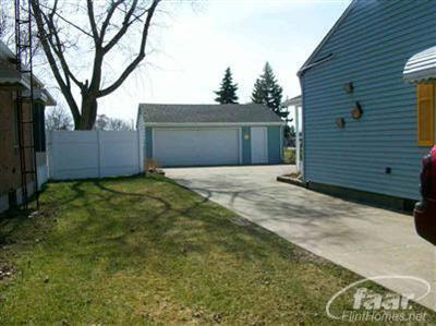 6097 Corunna Road Flint, MI 48532 - Photo 4 of 10 20144240-3.JPG
