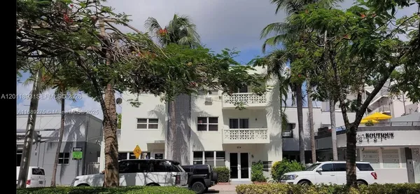 $1,950 | 524 Washington Avenue, Unit 305, Miami Beach, FL 33139