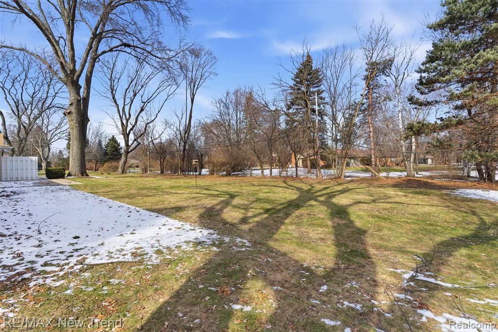 1043 Westview Road Bloomfield Hills, MI 48304 - Photo 41 of 43