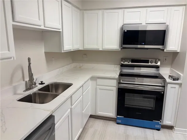 $1,800 | 3256 Timberlane Way Drive, Unit 107, Harvey, LA 70058