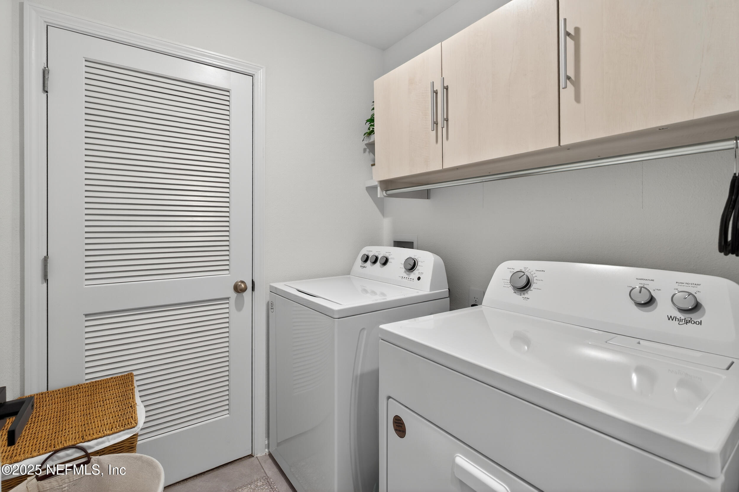 33 Coastline Way St. Augustine, FL 32092 - Photo 34 of 35 a utility room with dryer and washer