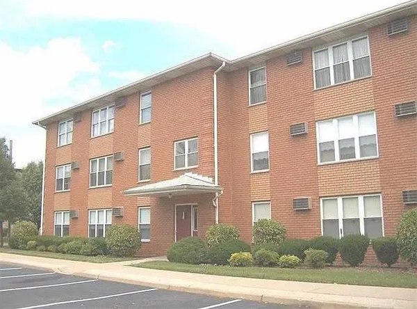 $2,900 | 24 Riverview Court, Unit 24, Secaucus, NJ 07094