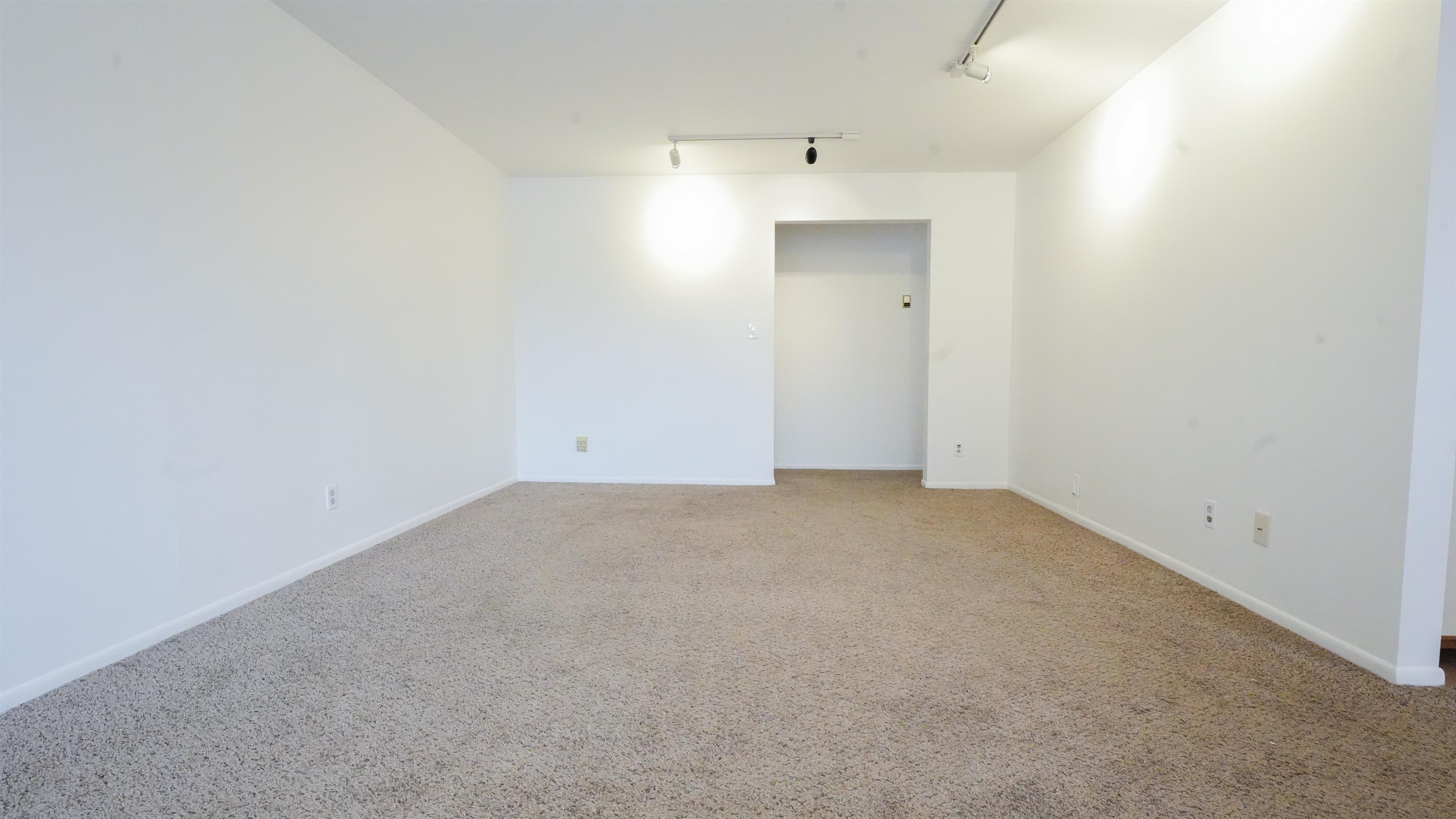 24 Riverview Court, Unit 24 Secaucus, NJ 07094 - Photo 4 of 25