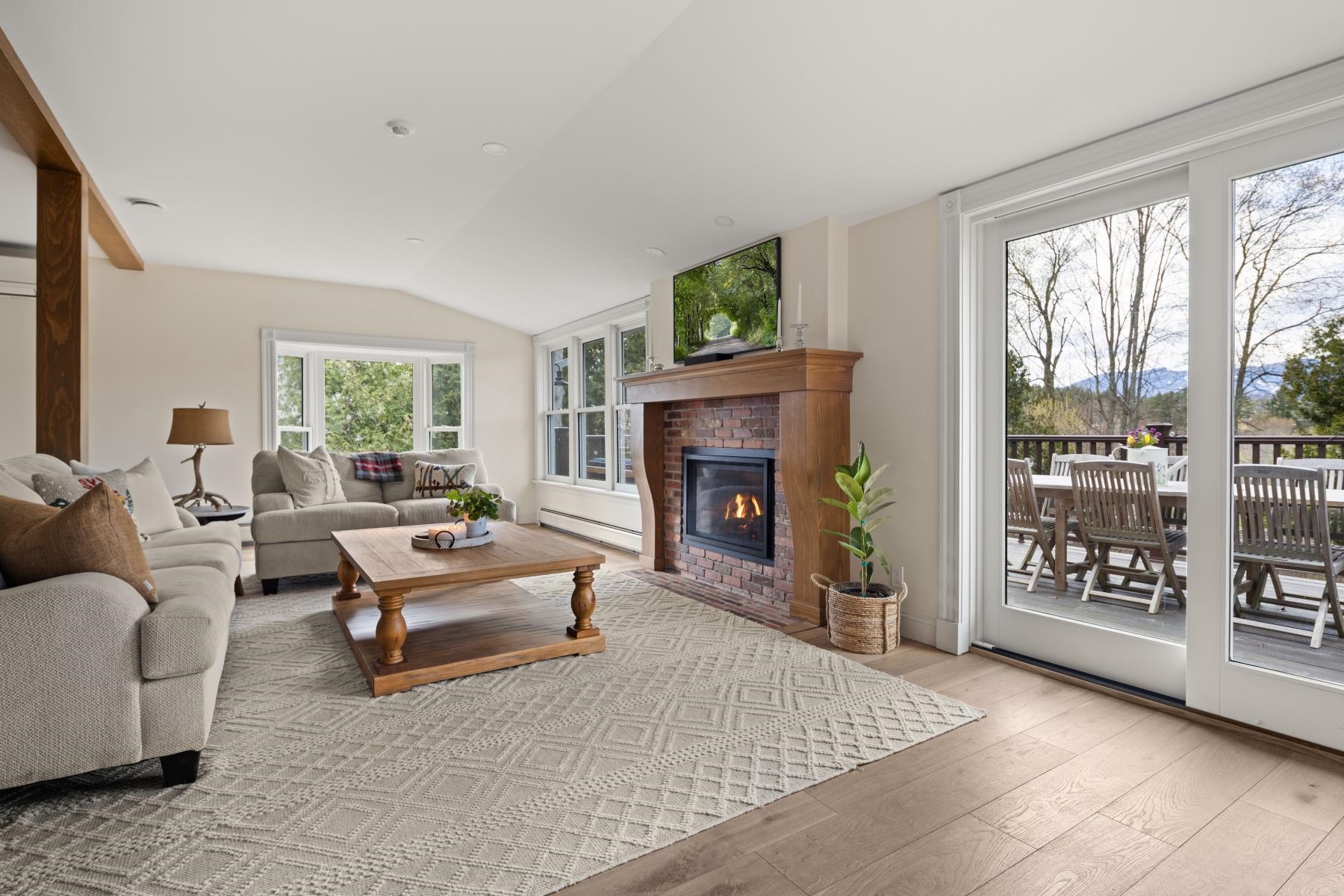 405 Maple Street Stowe, VT 05672 - Photo 9 of 46
