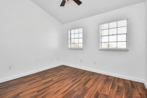 $160,000 | 2002 Gentryside Drive, Unit 113, Houston, TX 77077