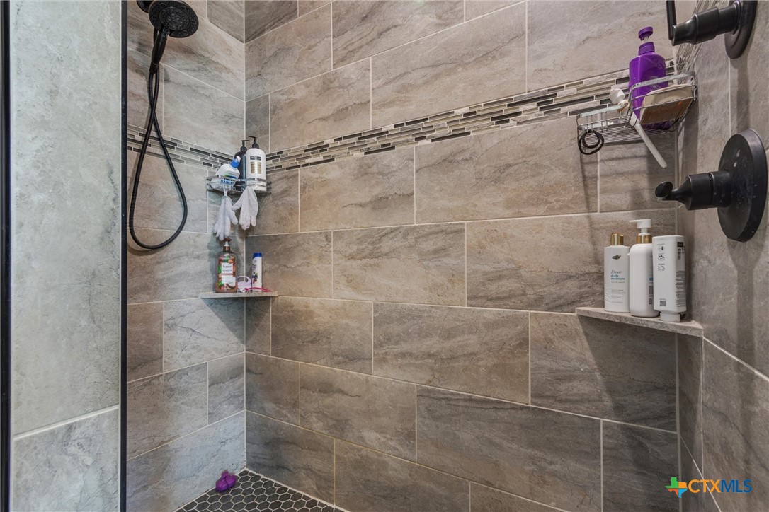 3919 Gracey Lane Kempner, TX 76539 - Photo 37 of 44 a bathroom with a shower