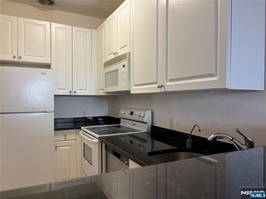 1100 River Road, Unit 105 Edgewater, NJ 07020 - Photo 8 of 20 Gallery Image 8
