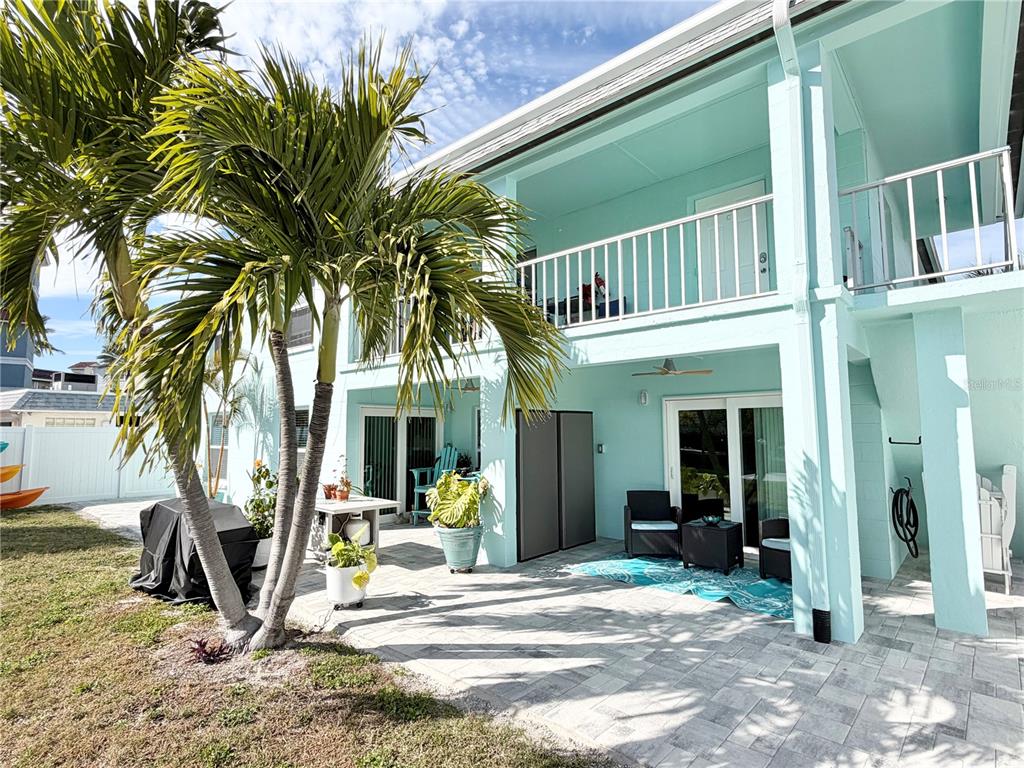 117 140th Avenue East Madeira Beach, FL 33708 - Photo 9 of 46