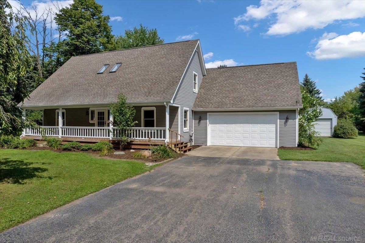 3052 Thomas Road Oxford, MI 48371 - Photo 2 of 24 50150845-7a07f513-d8fc-4281-a3fd-2561dc8b4a6a.JPG