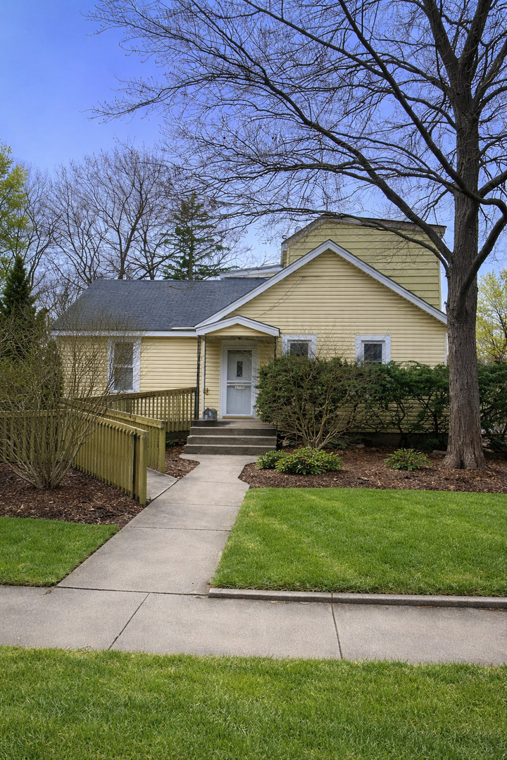 818 Bach Street Northbrook, IL 60062 - Photo 1 of 3