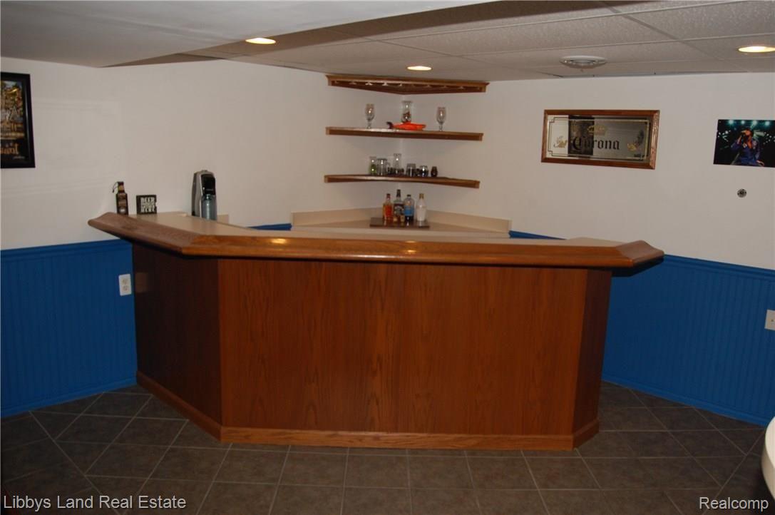 21382 Hall Road Trenton, MI 48183 - Photo 27 of 55 Bar