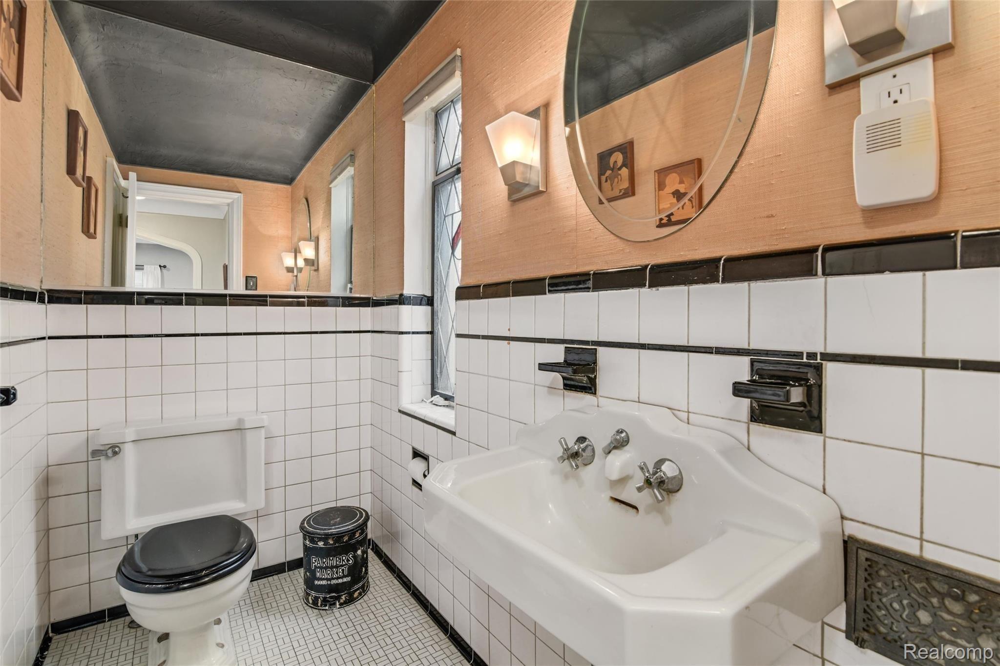 4415 Yorkshire Road Detroit, MI 48224 - Photo 9 of 35 09-4415 Yorkshire Rd - Detroit0013.jpg