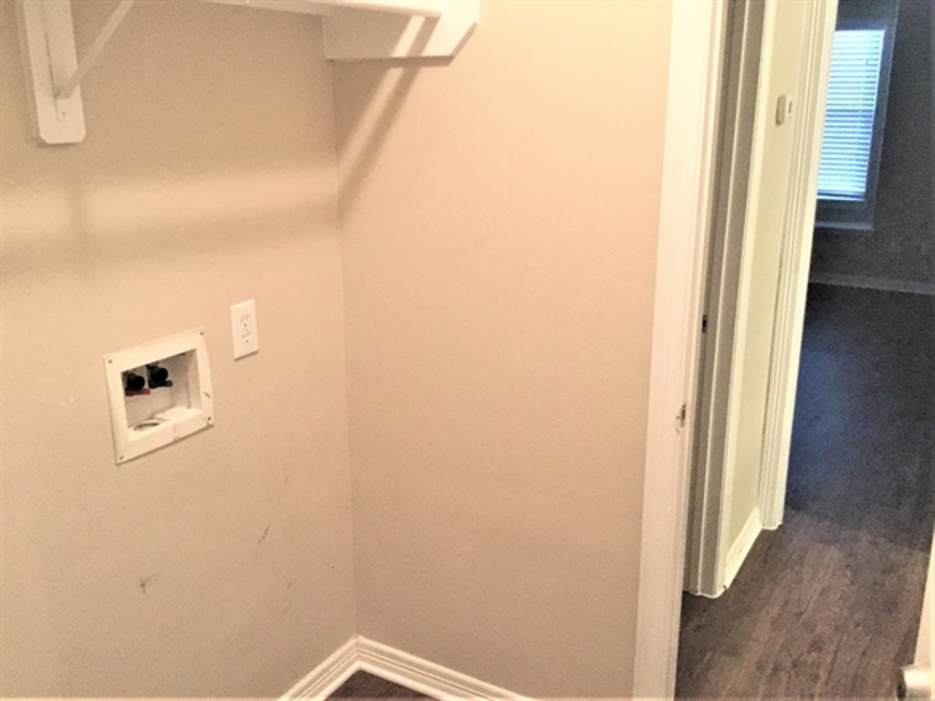 2213 Perkins Crossing Drive Conroe, TX 77304 - Photo 17 of 19 a view of a hallway