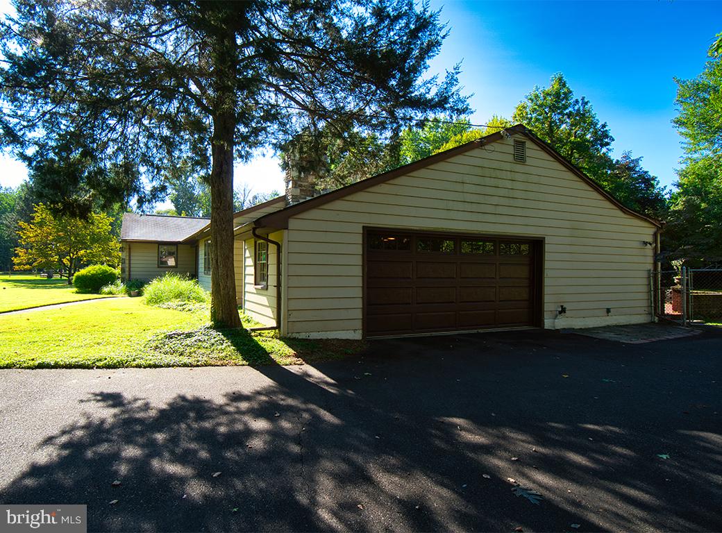 631 River Road Yardley, PA 19067 - Photo 6 of 38 Gallery Image 6
