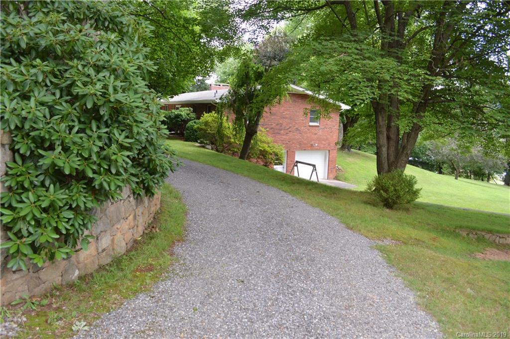 68 Charlie Mull Road Waynesville, NC 28786 - Photo 4 of 33 Gallery Image 4