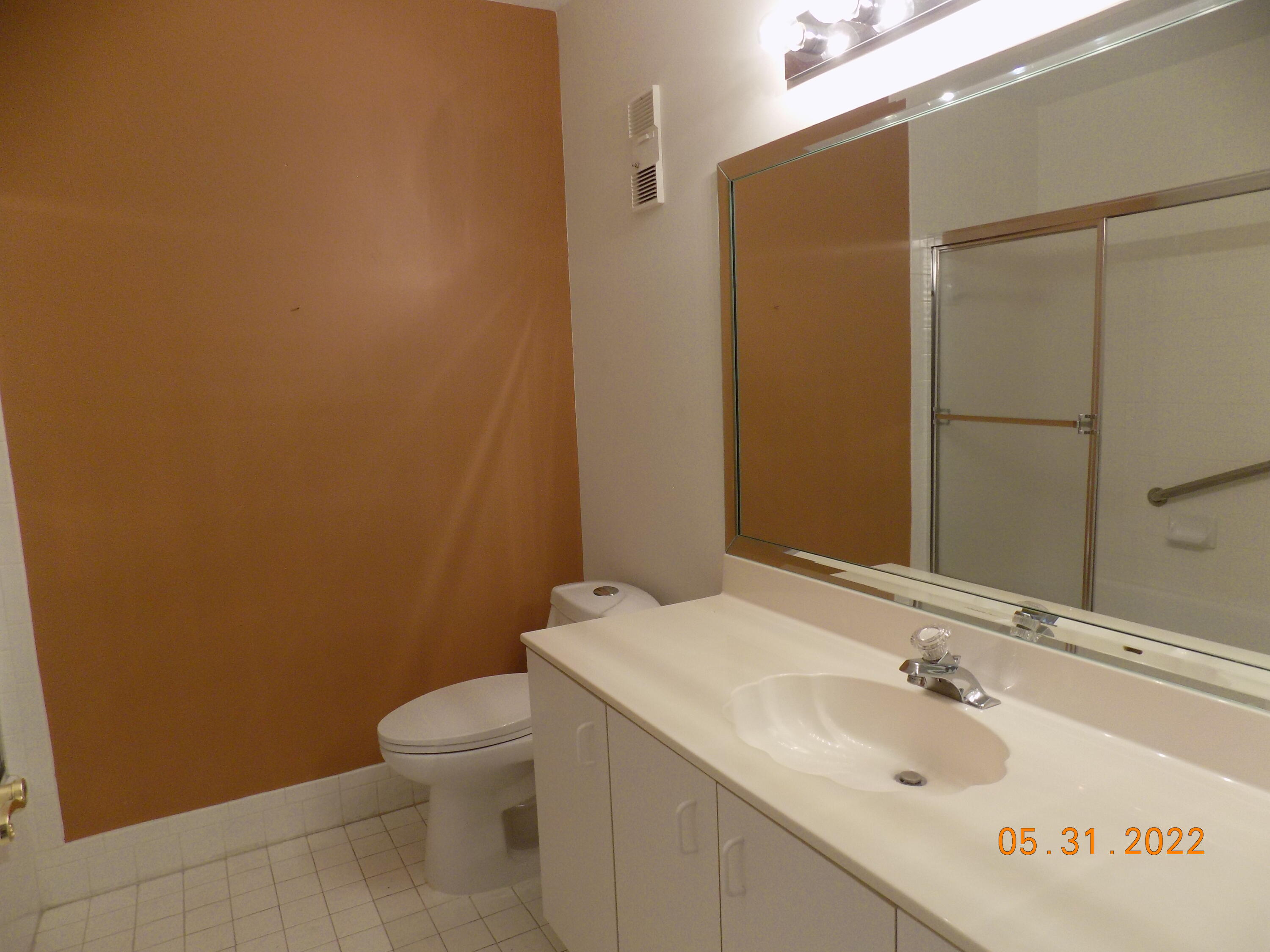 8083 Hiddenview Terrace Boca Raton, FL 33496 - Photo 10 of 33 GUEST BATHROOM 1