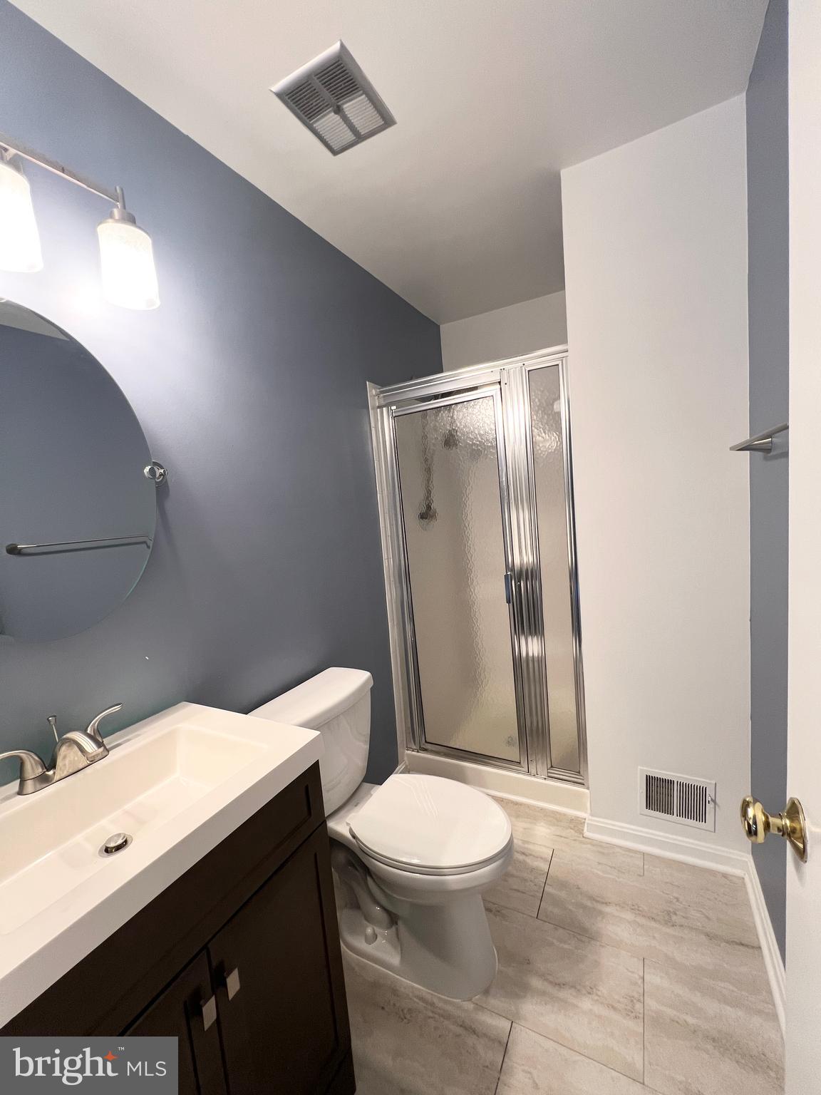 10287 Latney Road Fairfax, VA 22032 - Photo 20 of 26 a bathroom with a toilet sink and a shower