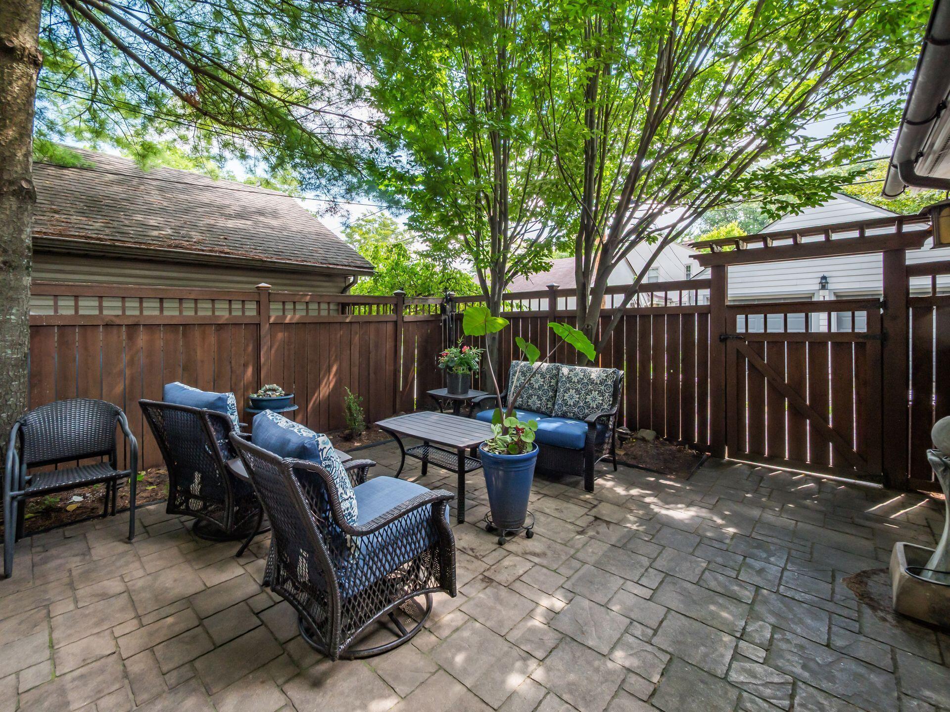 180 South Ardmore Road Columbus, OH 43209 - Photo 41 of 45 Back Patio - Seating Area