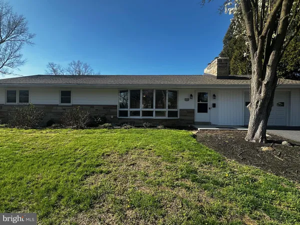 $450,000 | 415 East Willow Street, Elizabethtown, PA 17022