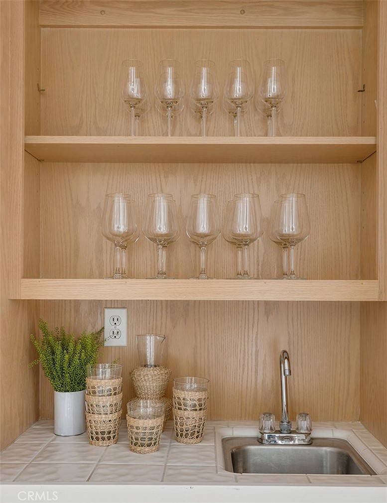 564 Seaward Road Corona del Mar, CA 92625 - Photo 16 of 33