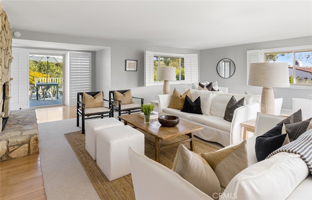 564 Seaward Road Corona del Mar, CA 92625 - Photo 6 of 33