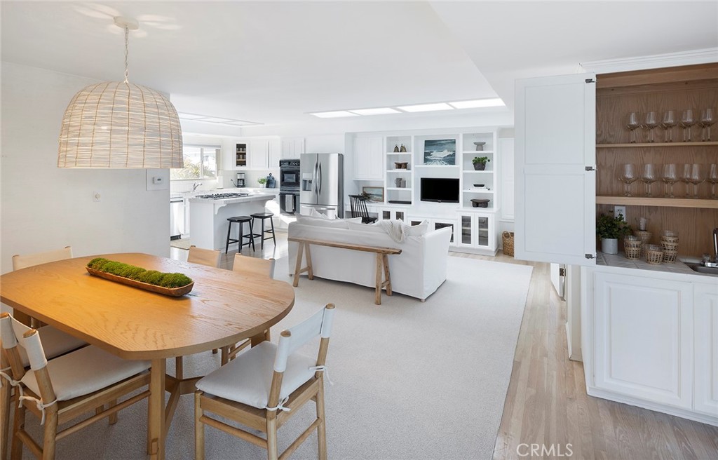 564 Seaward Road Corona del Mar, CA 92625 - Photo 10 of 33