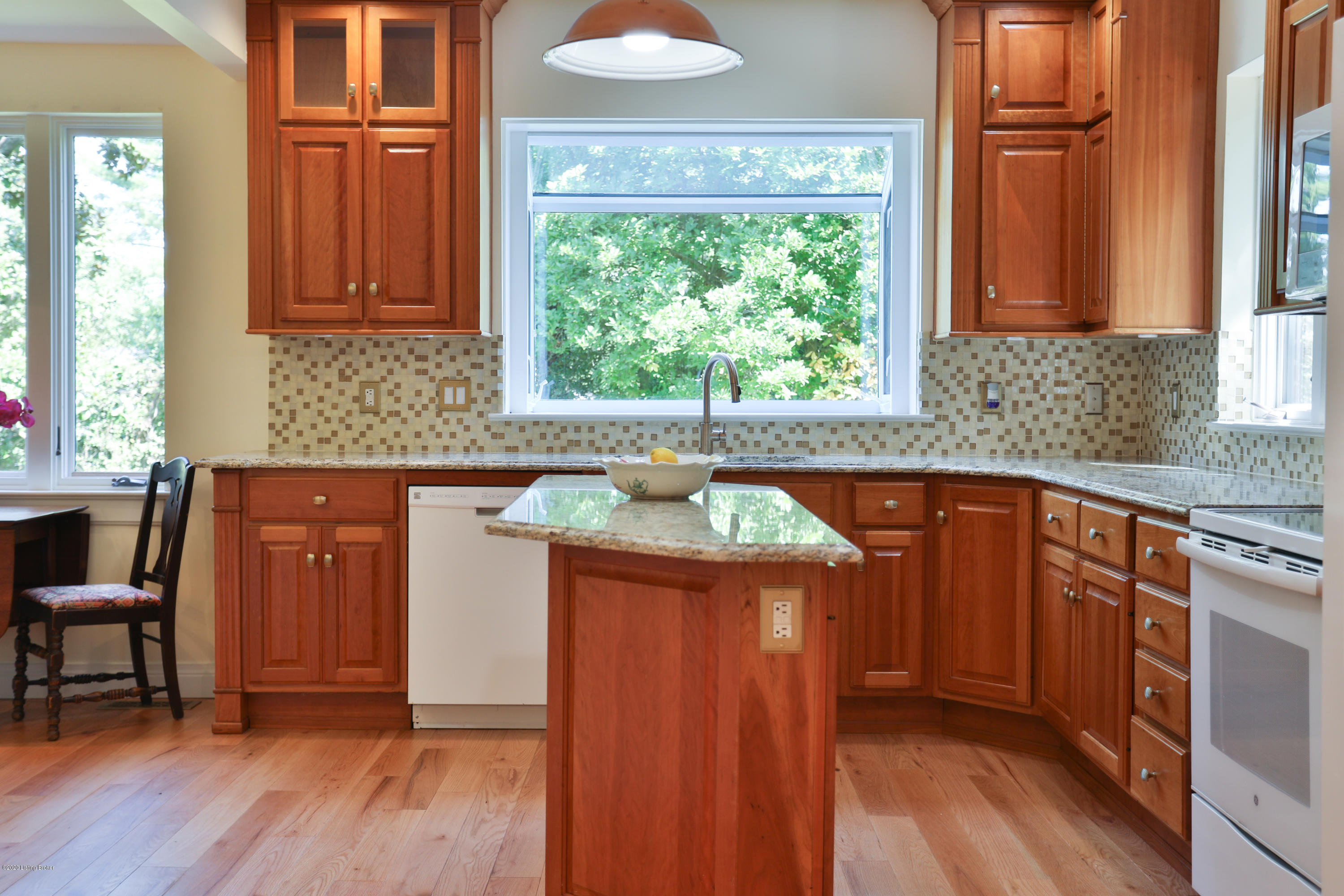 112 Tribal Road Louisville, KY 40207 - Photo 13 of 33 Kitchen