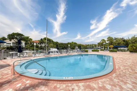 $675,000 | 100 Edgewater Drive, Unit 142, Coral Gables, FL 33133