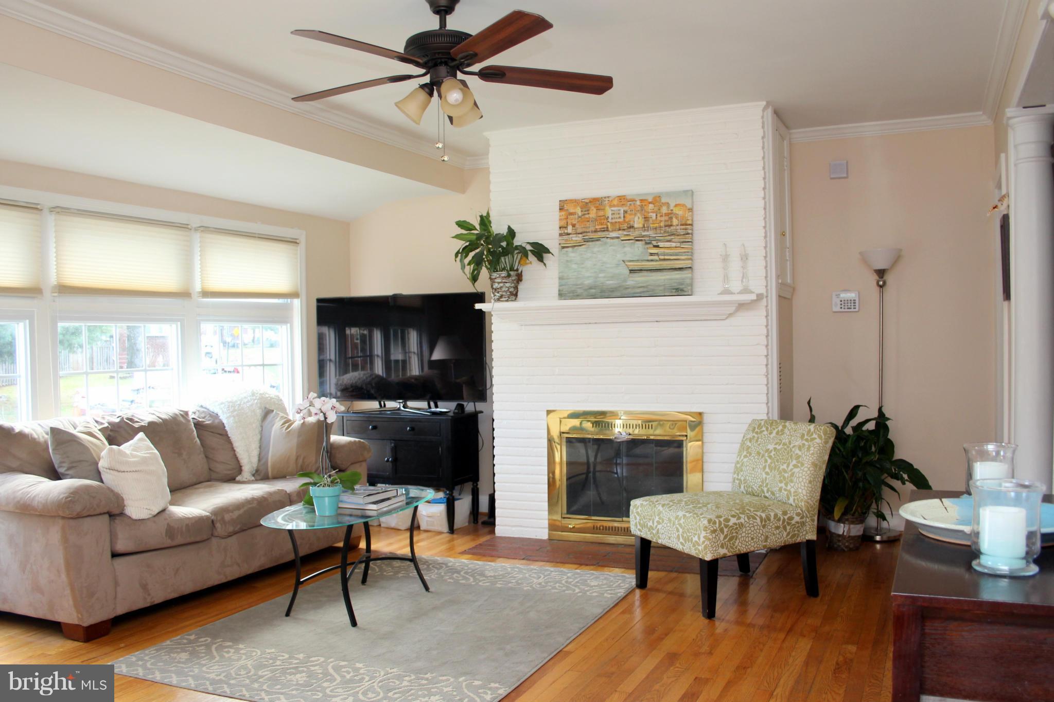 11604 Grandview Avenue Silver Spring, MD 20902 - Photo 7 of 29 Living Room