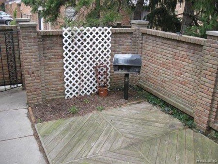 1036 Willow Grove Court Rochester, MI 48307 - Photo 2 of 22 IMG_9592.jpg