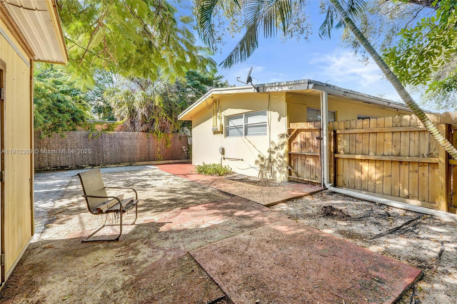 720 Southeast 15th Street, Unit 1 Fort Lauderdale, FL 33316 - Photo 26 of 38 a view of a backyard