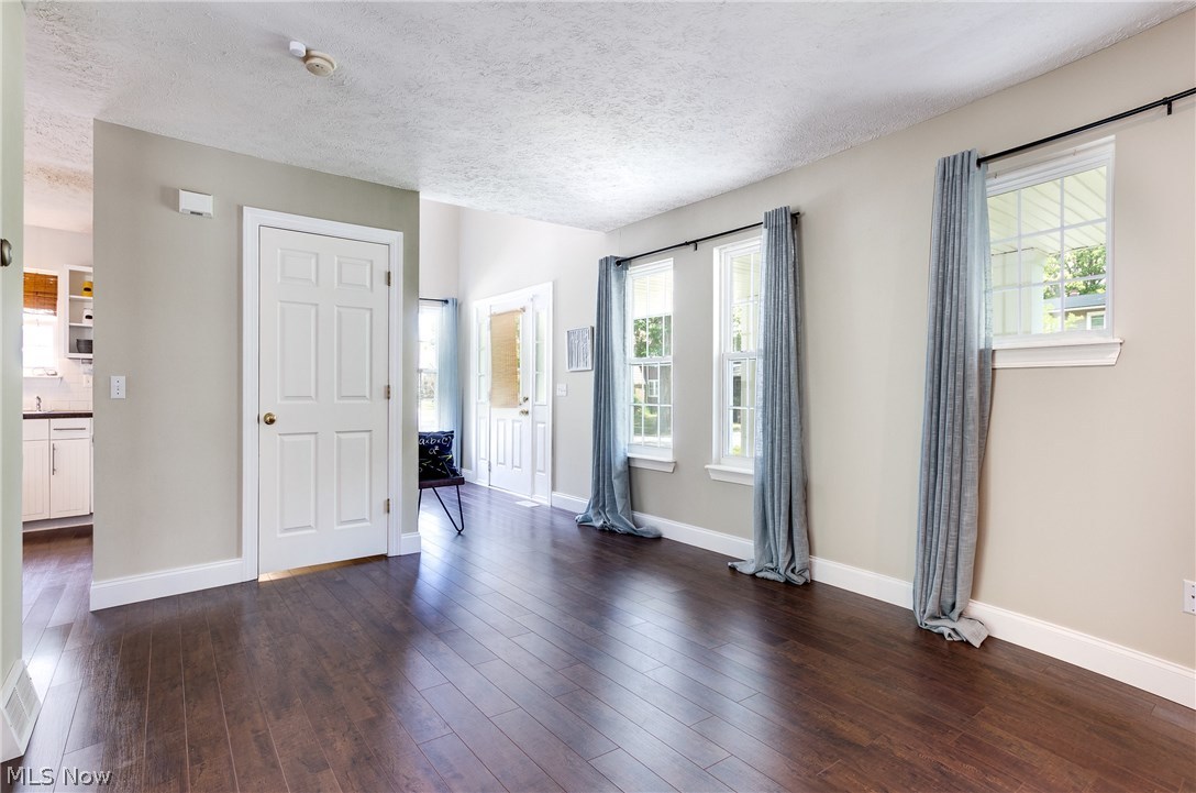 1576 Maple Road Cleveland Heights, OH 44121 - Photo 6 of 33