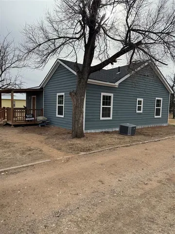 $100,000 | 1107 West 3rd Street, Quanah, TX 79252