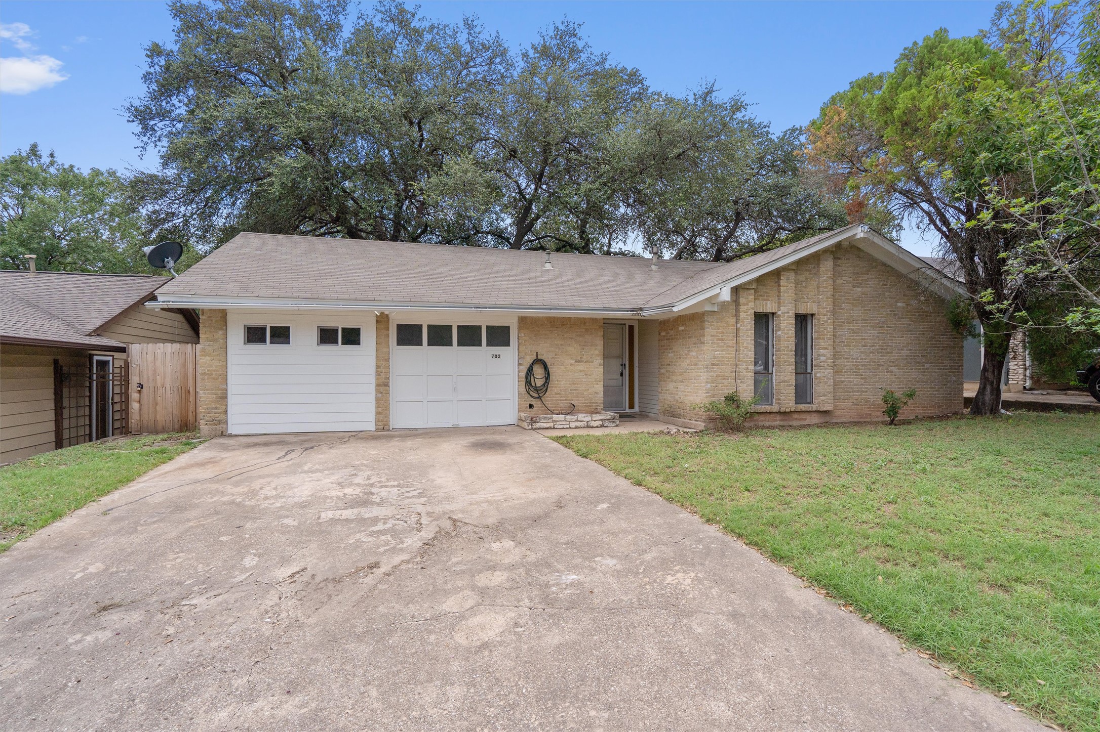 703 Huntingdon Place Austin, TX 78745 - Photo 2 of 28